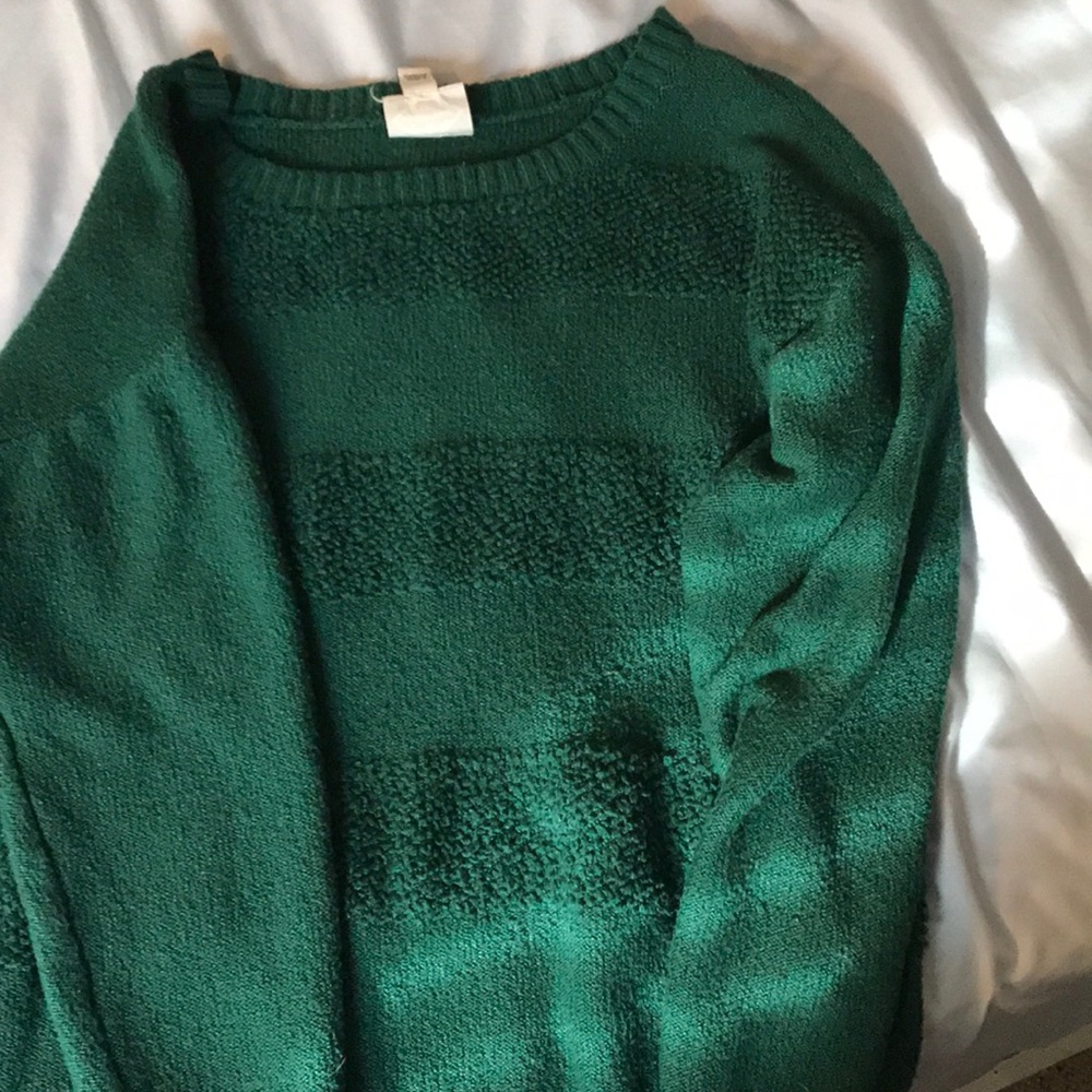 Green sweater, size Medium. St Johns Bay.